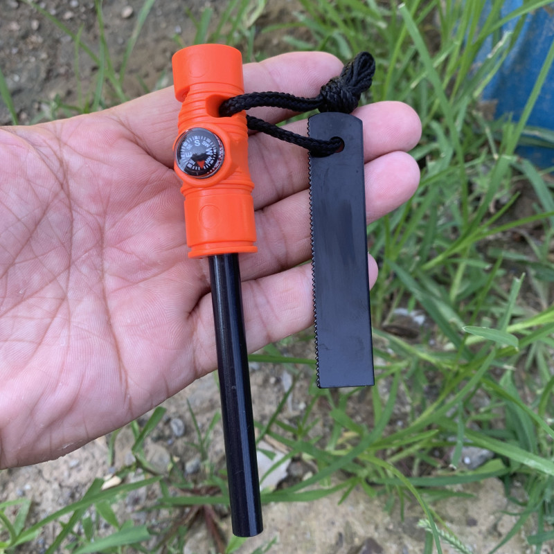 Survivor Long Style Three-in-O - огляд і ціна Ferro Rod Striker